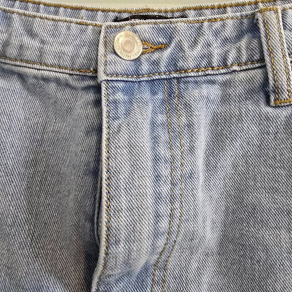 PrettyLittleThing Tall Light Blue Wash Distressed Denim Shorts - Picture 6 of 10